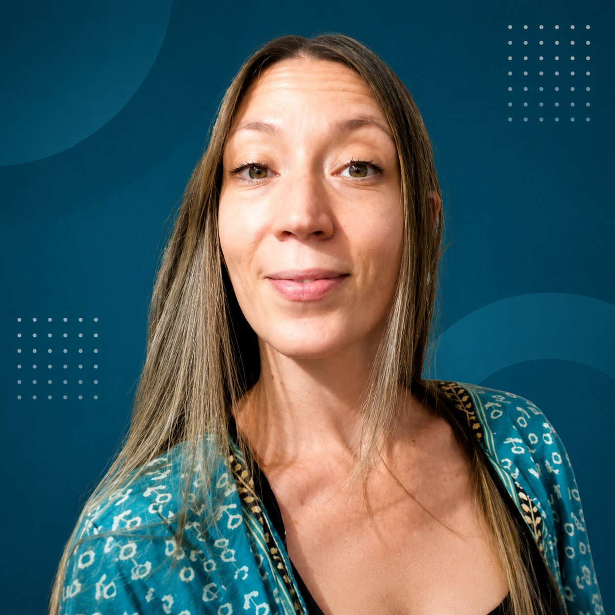 Foto de Laura Ibarra, especialista en acompañamiento y retención estudiantil de EVEA Team